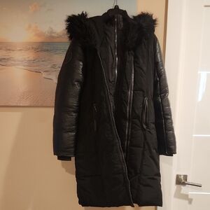 Women's Black Puffer Coat with Faux Fur Trim